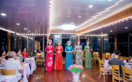 Ăn tối du thuyền Sông Hương Huế: Review thực tế & Báo giá