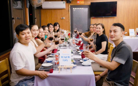 Ăn tối du thuyền Sông Hương Huế – Trải nghiệm cực tình với ca Huế trữ tình