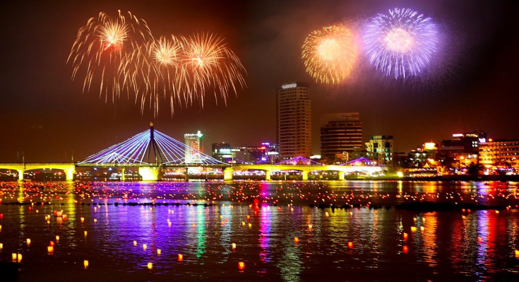 Xem lễ hội pháo hoa trên du thuyền Đà Nẵng